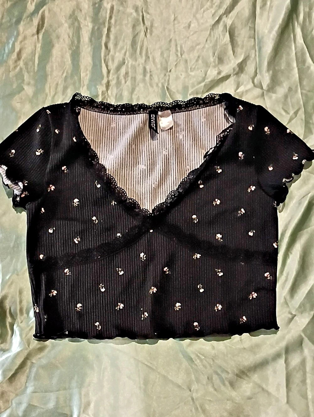 Juniors Divided Floral Lace Trim Crop Top Size M